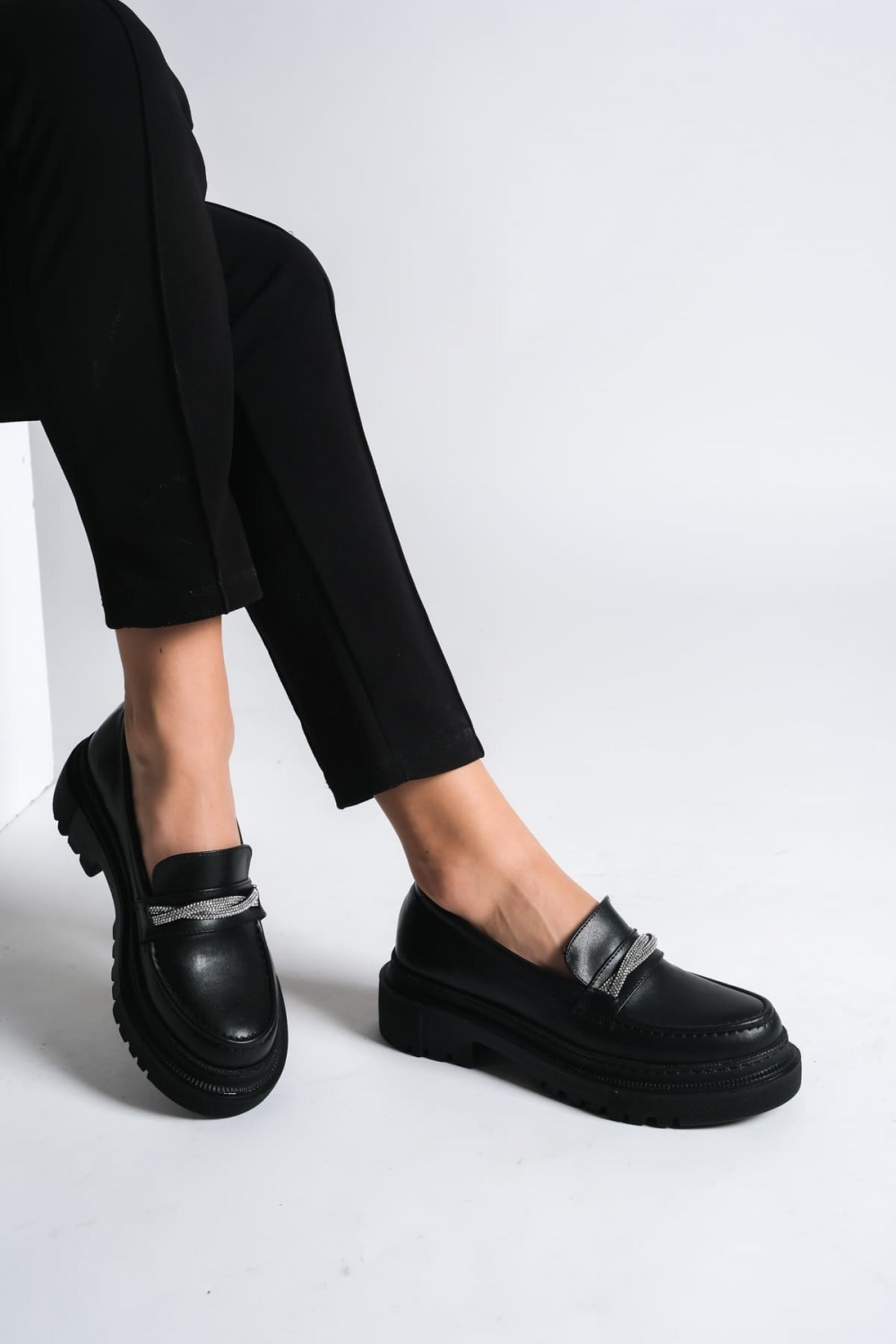 LILA Bağcıksız Ortopedik Taban Taş Detaylı Oxford Loafer Makosen Kadın Ayakkabı ST Siyah