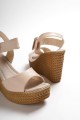 PERLA Tokalı Lastikli Dolgu Topuklu Ortopedik Taban Hasır Görünümlü Kadın Sandalet KT Ten