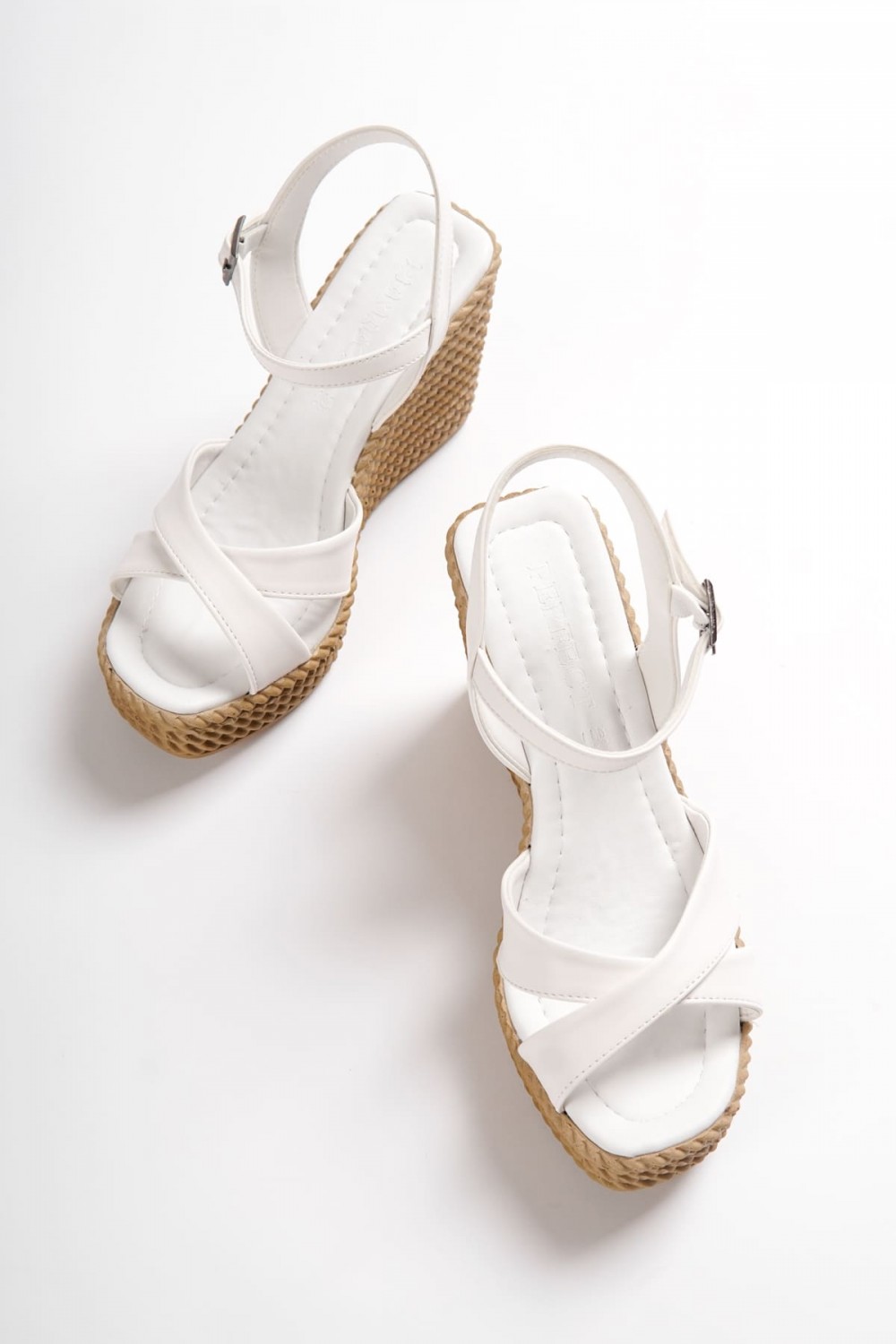 SOFIA Tokalı Lastikli Dolgu Topuklu Ortopedik Taban Hasır Görünümlü Kadın Sandalet KT Beyaz